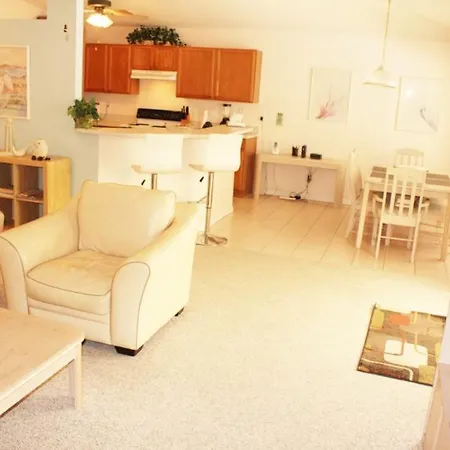 3 Bedrooms Pool Home Pinewood Estates